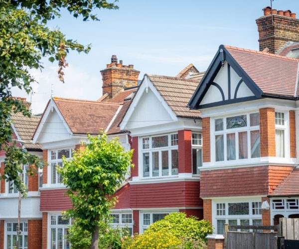 Uk-,Row,Of,Typical,Brick,Terraced,Houses,In,Wimbledon,,South