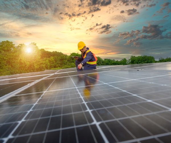 A,Power,Plant,Engineer,Installs,Solar,Panels,To,Inspect,The